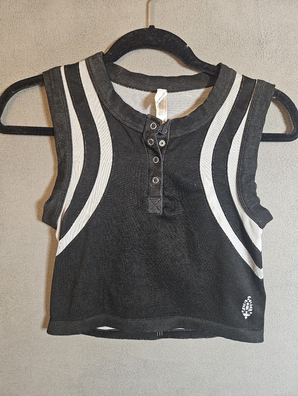Free People Movement Women's Free Kick Crop Henley Black Muscle Tank Size M/L